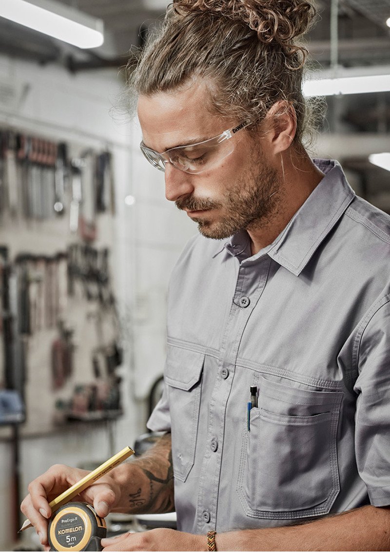 ZW120 - Mens SYZMIK Light Weight Tradie  Short Sleeves Shirt