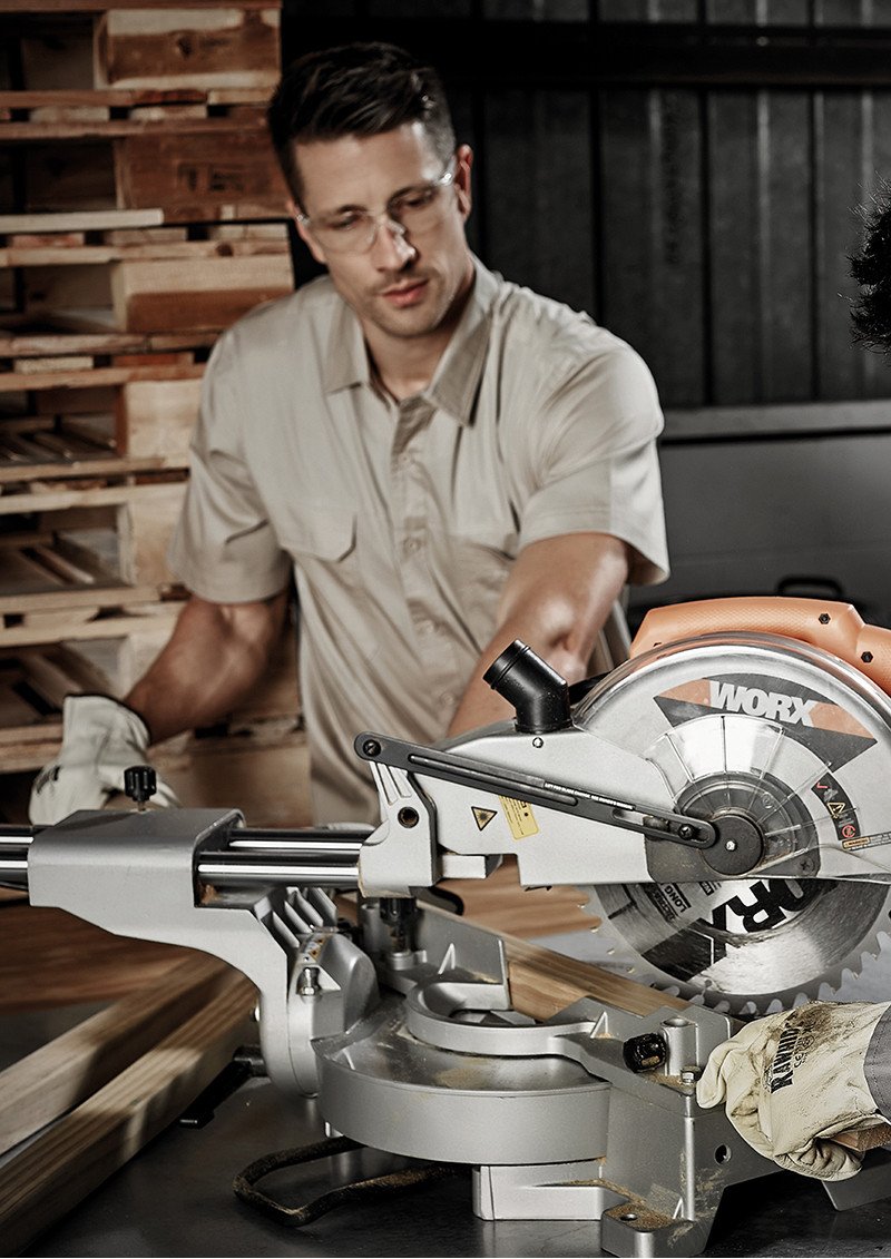 ZW120 - Mens SYZMIK Light Weight Tradie  Short Sleeves Shirt